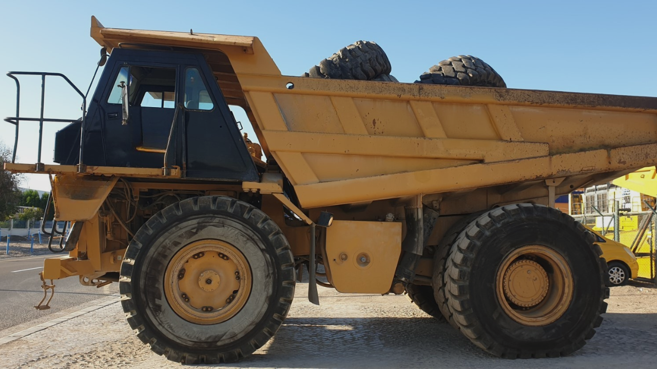 Caterpillar 773D Rock Truck Data