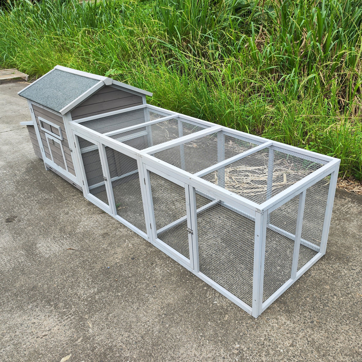 118“ Outdoor Wooden Chicken Coop with Free - range Doors Nesting Box Leakproof Pull - on Tray - Fab Heavy Parts