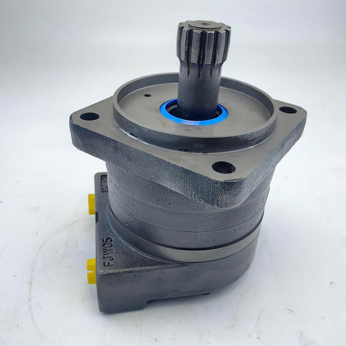 MovYard® Hydraulic Drive Motor 7499819 6682034 Aftermarket Replacement For Bobcat Skid Steer Loaders 751 753 763 773 S130 S150 S16 S160 S175 S18 S185 S205 S510 S530 S550 S570 S590 S595 - Fab Heavy Parts