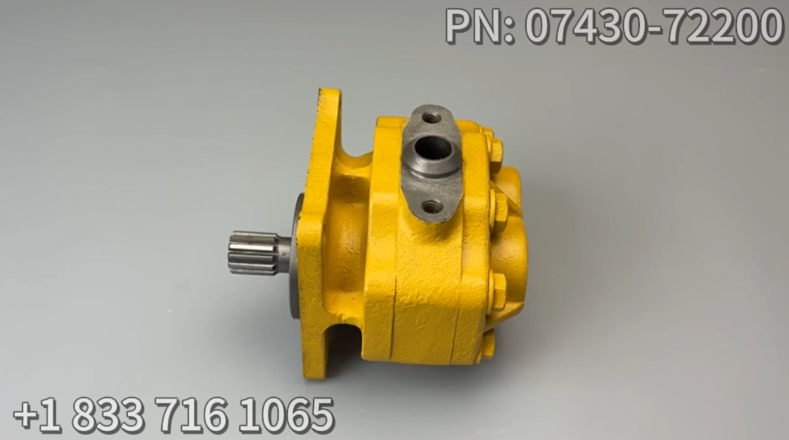 Fits For Komatsu Bulldozer D65A-6 D65A-8 D65E-6 D65E-8 Steering Pump 07430-72200 07430-02201 07430-72203